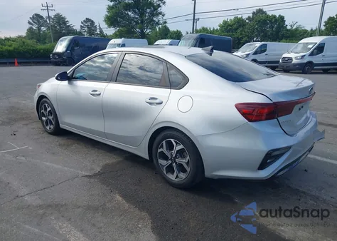 2021 Kia Forte Lxs z USA, uszkodzony, nr VIN 3KPF24AD0ME290833